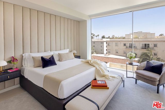 9200 Wilshire Boulevard, 206W photo 2