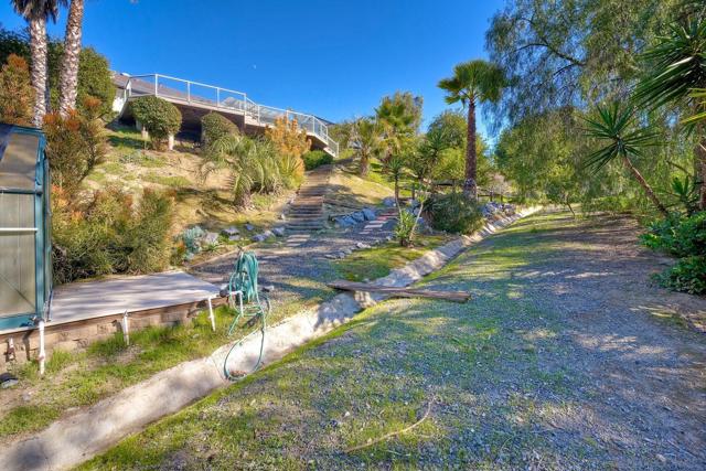 2785 Canyon Oak Pl, Escondido CA: https://media.crmls.org/mediaz/952e7f61-716e-40e4-b52e-c3a9569ef1e1.jpg