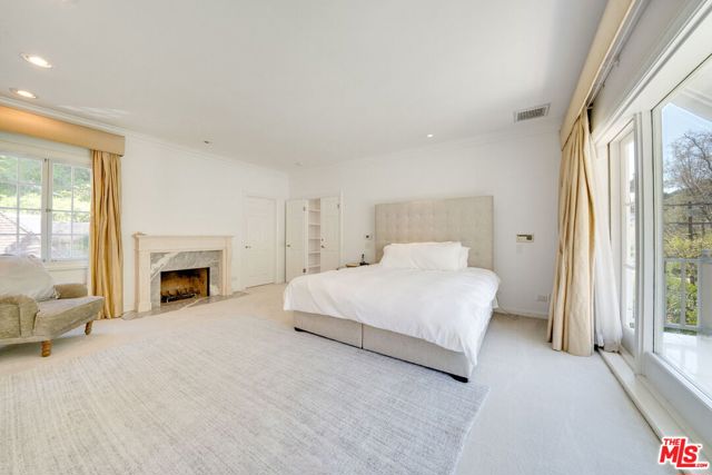 2628 MANDEVILLE CANYON Road, Los Angeles CA: https://media.crmls.org/mediaz/952e8d94-83a4-4a32-a44e-985bb625e0ae.jpg