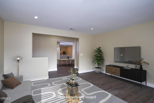 1700 Arlene Avenue, Oxnard CA: https://media.crmls.org/mediaz/952eb60f-7b18-40ba-95da-9ec93a83c654.jpg