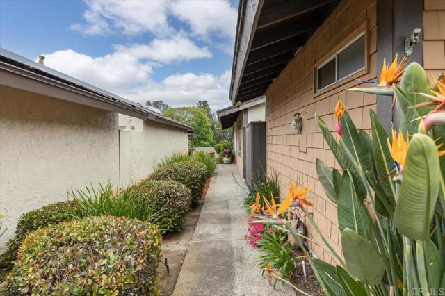 1209 La Verde Lane, San Marcos CA: https://media.crmls.org/mediaz/952f5c86-3266-403a-8f6d-8a3f37998fe9.jpg
