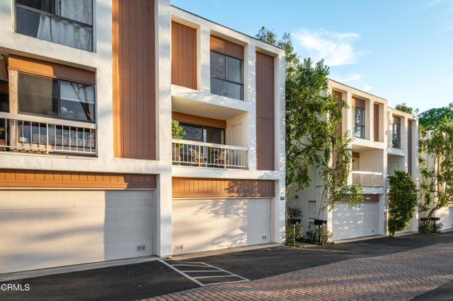 Detail Gallery Image 4 of 45 For 712 Portola Ter, Los Angeles,  CA 90042 - 3 Beds | 2/1 Baths