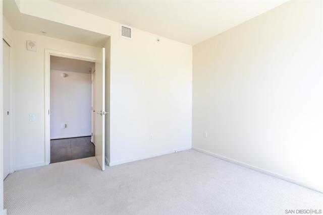 321 10th ave, San Diego CA: https://media.crmls.org/mediaz/95301dac-b5d0-409b-85a4-1b92f6d0df2d.jpg