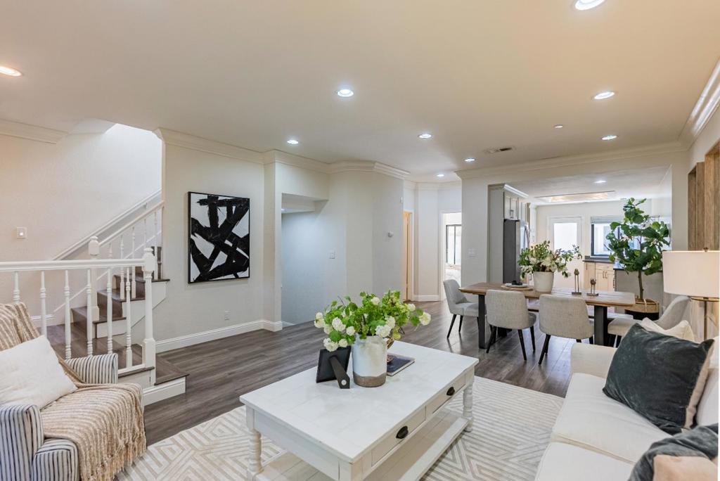 955 La Mesa Terrace #H