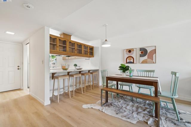 1105 Fontana Dr, Alameda CA: https://media.crmls.org/mediaz/95311ba0-27b0-428e-93ab-5c6198b98dc6.jpg