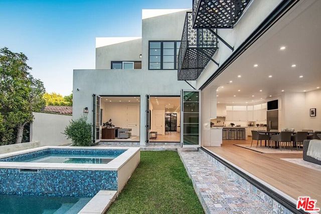 12509 W Sunset Boulevard, Los Angeles CA: https://media.crmls.org/mediaz/953143cf-3b91-4ce6-80de-7fe13a7dd922.jpg