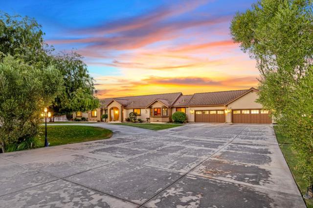 12320 Highland Estates Lane, San Martin CA: https://media.crmls.org/mediaz/953159e1-e222-4a50-82dd-29bcd3acd754.jpg