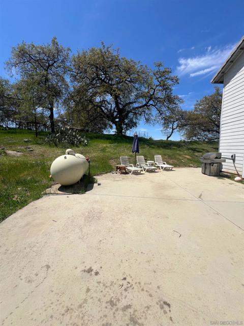 31913 Calle El Potrero, Pauma Valley CA: https://media.crmls.org/mediaz/95315ad7-9ae0-4c5d-b78d-940de4eca30b.jpg