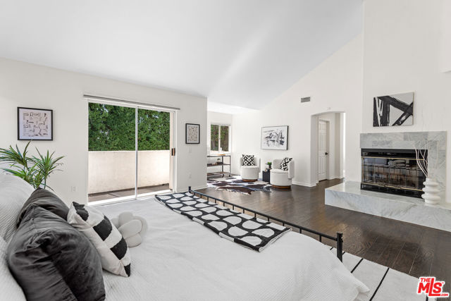 4744 Norwich Avenue, Sherman Oaks CA: https://media.crmls.org/mediaz/9531be40-34c2-4307-a5f6-760b95c0cdef.jpg