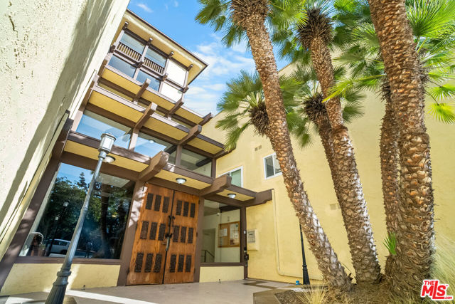 5950 Buckingham, Culver City CA: https://media.crmls.org/mediaz/9531cc5c-0c9f-4a79-9359-ed24ba6552eb.jpg