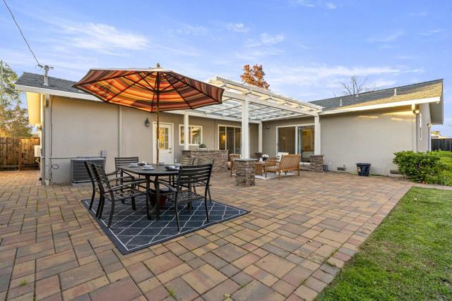 2741 Doverton Square, Mountain View CA: https://media.crmls.org/mediaz/953223b0-d400-445c-8133-f1f95304f3f4.jpg