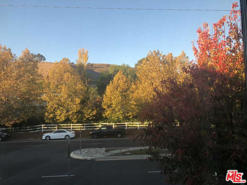 https://media.crmls.org/mediaz/95325bce-d4ca-429c-b200-33cda21c1cda.jpg?preset=X-Large