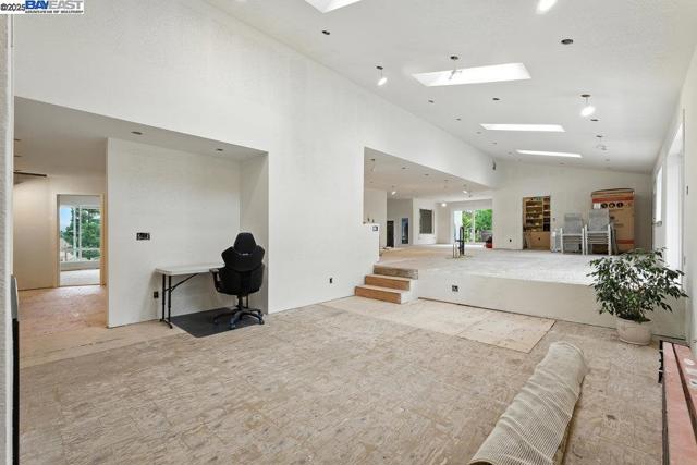 21798 Independent School Rd, Castro Valley CA: https://media.crmls.org/mediaz/95327baf-9696-44eb-94d4-4bfd6119b2a8.jpg