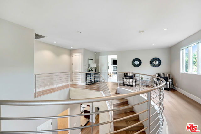 841 N Crescent Heights Boulevard, Los Angeles CA: https://media.crmls.org/mediaz/9532e3ca-c7b5-480b-96a7-633a9807be36.jpg