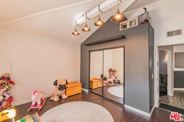 9400 Noble Avenue, North Hills CA: https://media.crmls.org/mediaz/9532efac-b413-4d62-aeb1-46db2f3ce70f.jpg