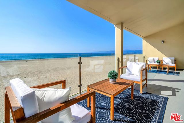 4 Lighthouse Street, Marina del Rey CA: https://media.crmls.org/mediaz/95353b12-c84d-43ef-8bb1-77fd24e2b3c5.jpg
