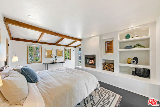 331 S Medio Drive, Los Angeles CA: https://media.crmls.org/mediaz/95356fe6-3a7e-4311-b104-3f2b5e9eff2e.jpg