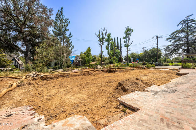 1215 E Mendocino Street, Altadena CA: https://media.crmls.org/mediaz/95357fe0-8122-4fec-b40c-6559ee027b01.jpg
