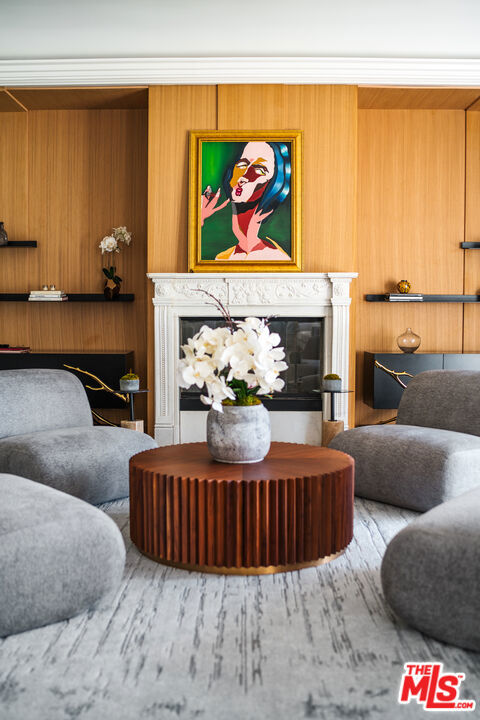727 N Alta Drive, Beverly Hills CA: https://media.crmls.org/mediaz/9535e86e-ce70-4bef-8b23-0432d438e3ba.jpg