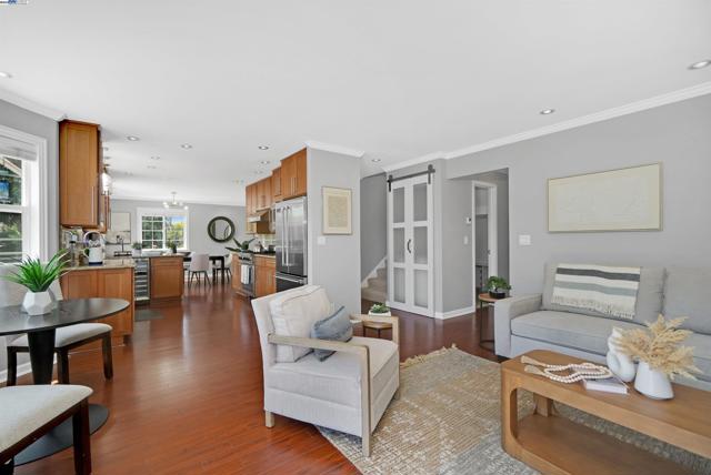 24948 Campus Dr, Hayward CA: https://media.crmls.org/mediaz/9535fbd3-b0c4-48ea-bf97-e915d83fc0e4.jpg