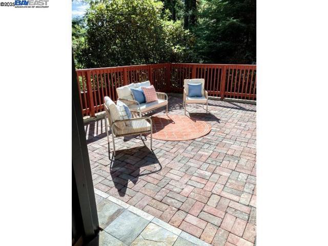 21401 Santa Clara Ave, Monte Rio CA: https://media.crmls.org/mediaz/95361847-b74c-4ebf-aaee-af8c6a4088c4.jpg