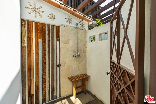 8249 Marmont Lane, Los Angeles CA: https://media.crmls.org/mediaz/95366f61-bec6-4600-91f3-fef5fbd20eb7.jpg