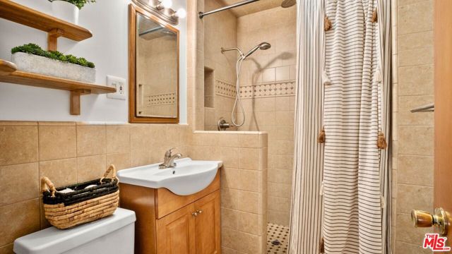 6155 Poppy Peak Drive, Los Angeles CA: https://media.crmls.org/mediaz/95372892-11fe-44f9-b943-020c1bdabf77.jpg