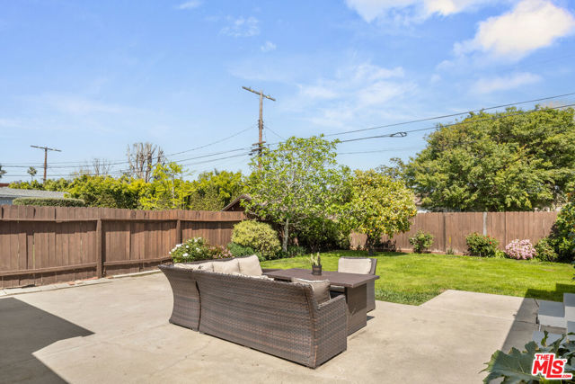 7818 Toland Avenue, Los Angeles CA: https://media.crmls.org/mediaz/95373abc-c3b5-43c4-80d8-0d1e6286d8cb.jpg