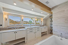 800 Lake Sherwood Drive, Lake Sherwood CA: https://media.crmls.org/mediaz/9537cf34-3da7-49d5-b4ab-aa08cc54a398.jpg