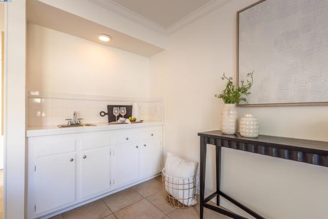 702 Sylvaner Dr, Pleasanton CA: https://media.crmls.org/mediaz/9538784f-caa8-4d52-abc0-c6d761ab852e.jpg