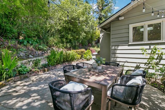 1408 Avondale Road, Hillsborough CA: https://media.crmls.org/mediaz/9538b93f-ee38-4c32-90b6-5bcade936a05.jpg