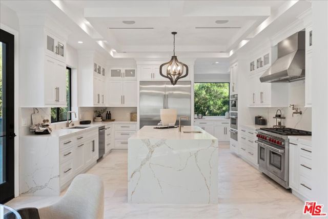 4351 Vanalden Avenue, Tarzana CA: https://media.crmls.org/mediaz/9538f736-40b1-4128-99da-29f4eb57dc0e.jpg