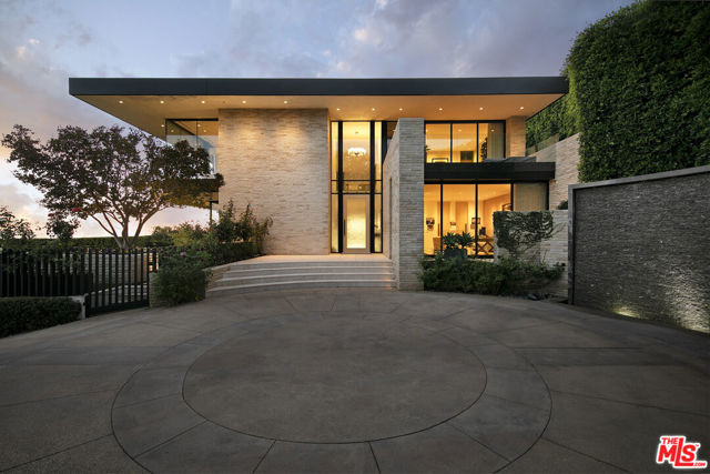 1601 Casale Road, Pacific Palisades CA: https://media.crmls.org/mediaz/9539015d-805c-4241-b5b6-2467ec8320ad.jpg