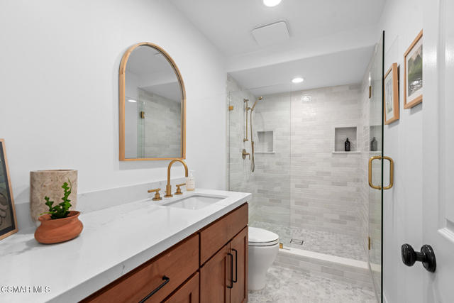 4799 Canterbury Street, Westlake Village CA: https://media.crmls.org/mediaz/953961a7-f092-44ab-b879-b33475958a14.jpg