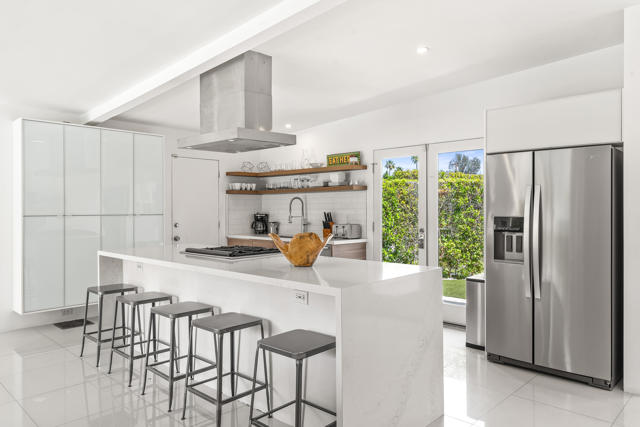 1115 Pasatiempo Road, Palm Springs CA: https://media.crmls.org/mediaz/953964c5-e60d-4e92-ac97-9a41186453fe.jpg