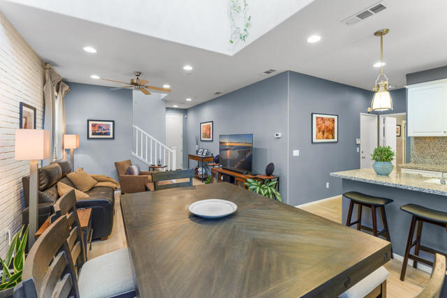 232 Paseo Gusto, Palm Desert CA: https://media.crmls.org/mediaz/95397b15-6291-4646-87d3-928fc5262683.jpg