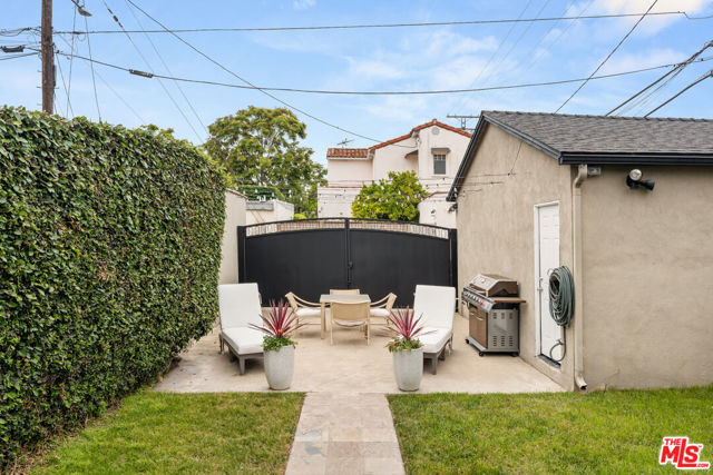 419 S Almont Drive, Beverly Hills CA: https://media.crmls.org/mediaz/95399259-ae66-4d0e-a88d-2255450ed39f.jpg