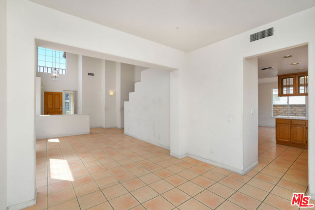 6615 Kentwood Bluffs Drive, Los Angeles CA: https://media.crmls.org/mediaz/9539b604-cd95-42f8-a505-cd7ce8c16ea3.jpg