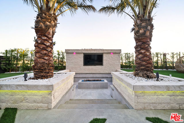 20216 W Albion Way, Porter Ranch CA: https://media.crmls.org/mediaz/953a0078-4c54-4132-a437-12881934d0d1.jpg