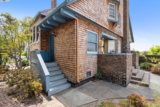 2000 CLINTON AVENUE, Alameda CA: https://media.crmls.org/mediaz/953a1546-2ec5-449d-8fed-83c06b82fce3.jpg