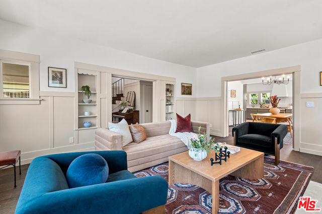 3816 S Harvard Boulevard, Los Angeles CA: https://media.crmls.org/mediaz/953a500b-e511-4297-9f63-e3504fa39784.jpg