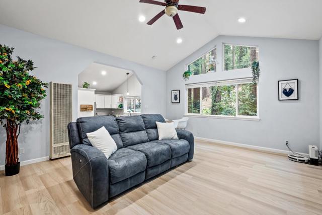 18460 Circle Drive, Los Gatos CA: https://media.crmls.org/mediaz/953a5c99-ae00-40bb-b094-491d608288fa.jpg