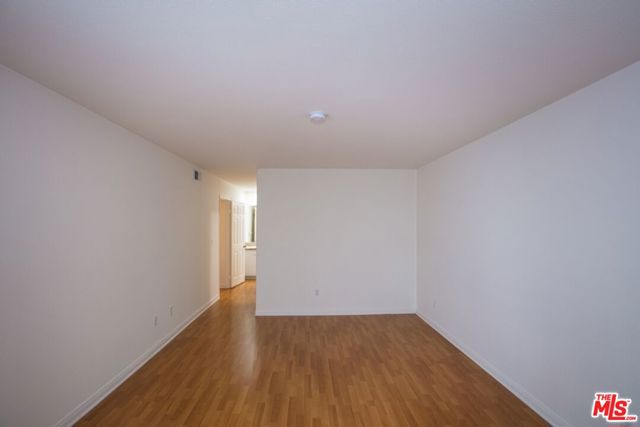 1940 N HIGHLAND Avenue, Los Angeles CA: https://media.crmls.org/mediaz/953acc85-11f0-4756-9f5d-4515990fe53a.jpg