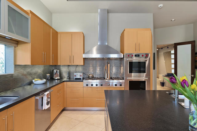 81 Royal Saint Georges Way, Rancho Mirage CA: https://media.crmls.org/mediaz/953b6020-d167-4d3b-906f-c2b4546c4458.jpg