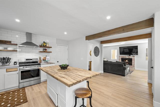 1508 Concord Way, Chula Vista CA: https://media.crmls.org/mediaz/953b69a5-916c-48a9-85b6-5df28c49b1b7.jpg