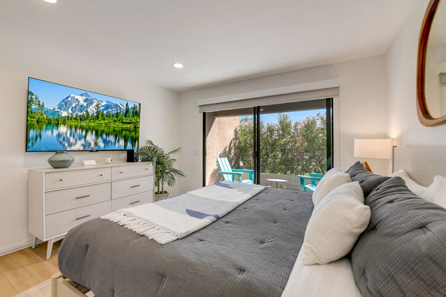 73879 Club Circle Dr, Palm Desert CA: https://media.crmls.org/mediaz/953badc8-58e8-41d4-a8d2-40d3cf02778d.jpg