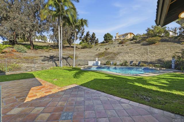 Detail Gallery Image 19 of 59 For 2070 Tiffany Dr, Oceanside,  CA 92056 - 4 Beds | 2/1 Baths