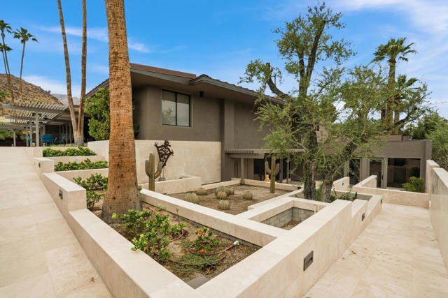 855 W Coronado Avenue, Palm Springs, CA 92262