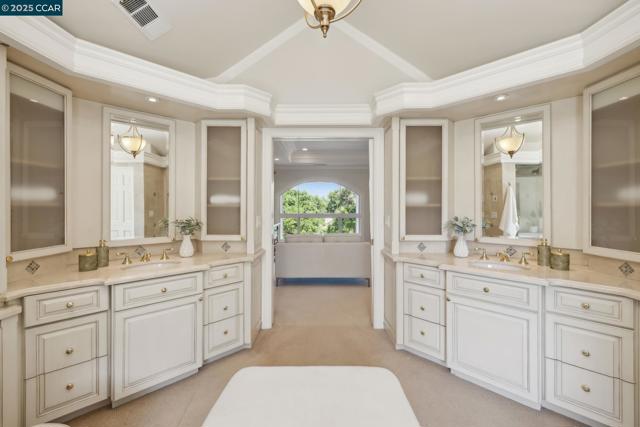 135 Dean Rd, Alamo CA: https://media.crmls.org/mediaz/953c2892-aced-4fef-a74d-1c9b642b77bf.jpg