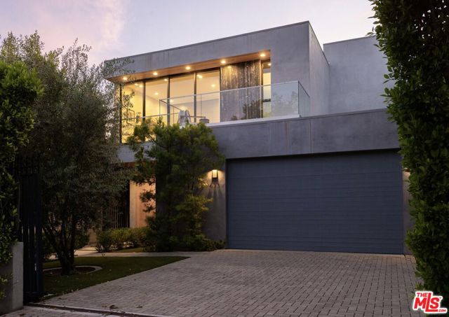 633 N Crescent Heights Boulevard, Los Angeles CA: https://media.crmls.org/mediaz/953cbb8b-b245-4ea5-bdbe-cb021eff6906.jpg